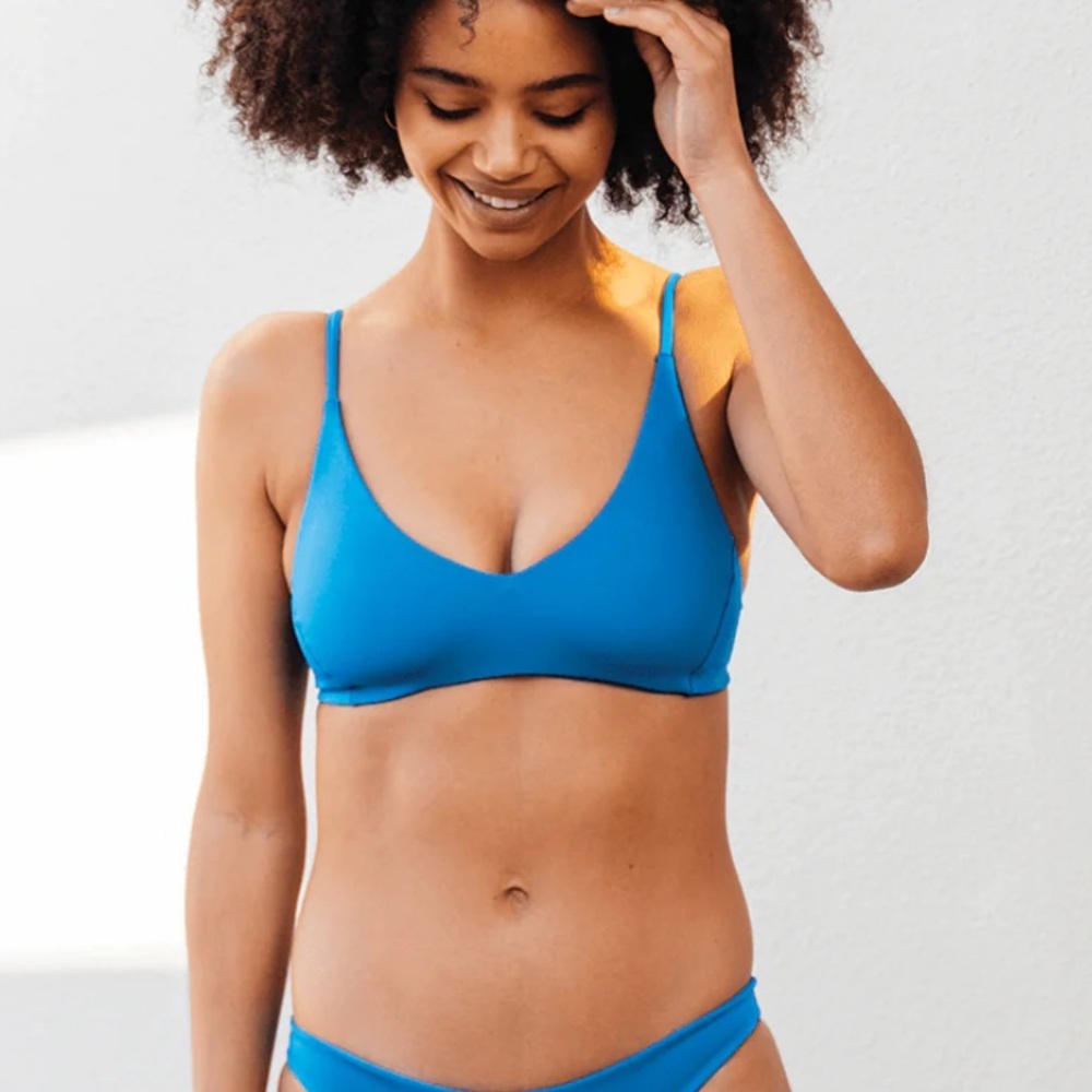 Left on Friday Sunday bikini top in Wipeout blue size Small